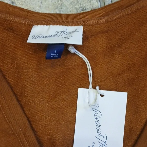Nwt Universal Thread romper in bronze / rust Size Small - Picture 2 of 4